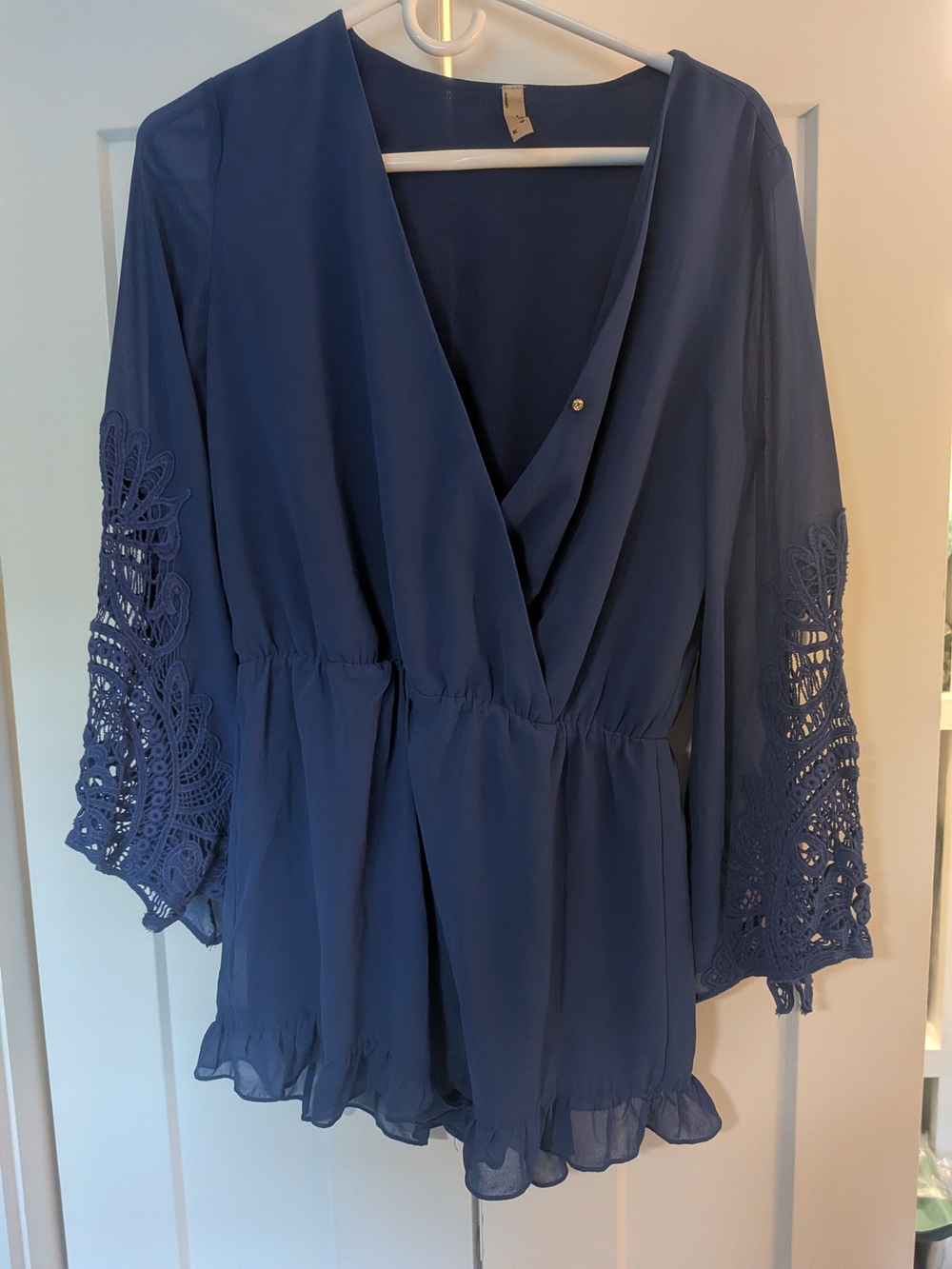 Entro Romper Women's MEDIUM Short Sleeve Waisted Embroidered Details Blue